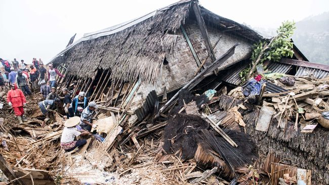 FOTO Duka Sukabumi Akibat Longsor di Sirnaresmi FOTO Duka Sukabumi Akibat Longsor di Sirnaresmi