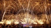 Perayaan tahun baru di sekitar London Eye. Tahun baru di kota ini biasanya juga ditandai dengan lonceng Big Ben. (AFP/Adrian Dennis)