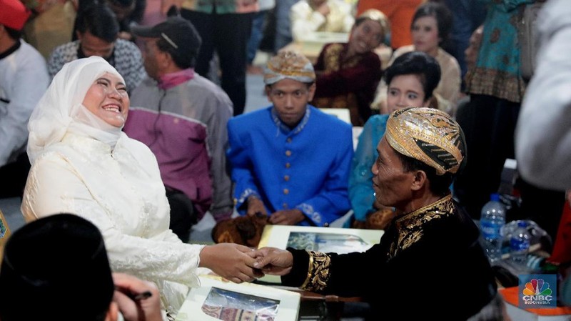 Total keseluruhan peserta nikah massal ini adalah 557 pasang pengantin.