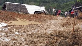 Evakuasi Korban Longsor di Sukabumi Terhalang Cuaca