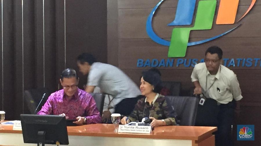 Tahun 2018 perdagangan RI defisit US$ 8,57 miliar yang merupakan defisit RI yang terbesar sepanjang sejarah Indonesia.