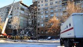Upaya evakuasi korban yang tertimpa di dalam reruntuhan gedung akibat ledakan di salah satu apartemen di Rusia masih terus dilakukan pada Rabu (2/1), dua hari setelah insiden terjadi. (Russia's Ministry for Civil Defence, Emergencies and Elimination of Consequences of Natural Disasters/Handout via Reuters)