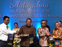 Awal Tahun, BI-OJK Kompakan Potong Tumpeng