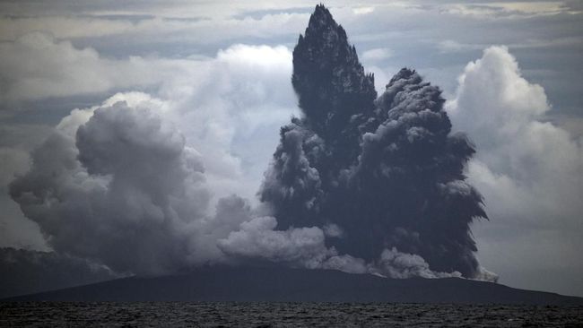 Anak Krakatau Erupsi, Kolom Abu 1.000 Meter