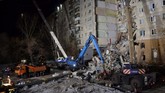 Selama beberapa tahun belakangan, insiden serupa kerap terjadi karena infrastruktur bangunan yang sudah tua dan kekurangan regulasi terkait penggunaan gas. (Russia's Ministry for Civil Defence, Emergencies and Elimination of Consequences of Natural Disasters/Handout via Reuters)
