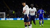 Penyerang Tottenham Hotspur Son Heung-min merayakan gol ke gawang Cardiff City dengan menari. (REUTERS/Rebecca Naden)