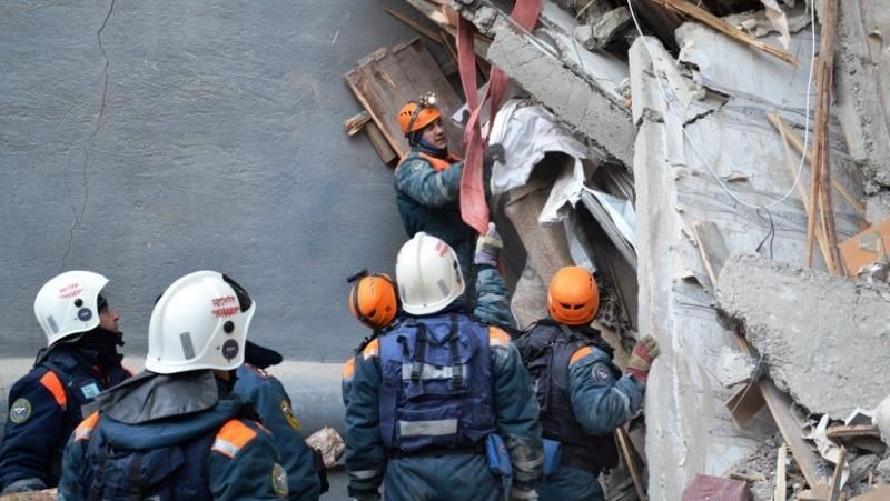 Berdasarkan penyelidikan awal, otoritas menganggap insiden tersebut terjadi akibat ledakan gas.