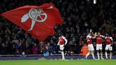 Kemenangan 4-1 atas Fulham membuat Arsenal tetap di peringkat lima klasemen sementara Liga Primer Inggris dengan 41 poin, terpaut dua poin dari Chelsea. (REUTERS/Eddie Keogh)