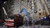Petugas masih terus menyelidik penyebab pasti dari insiden tersebut. (Russia's Ministry for Civil Defence, Emergencies and Elimination of Consequences of Natural Disasters/Handout via Reuters)
