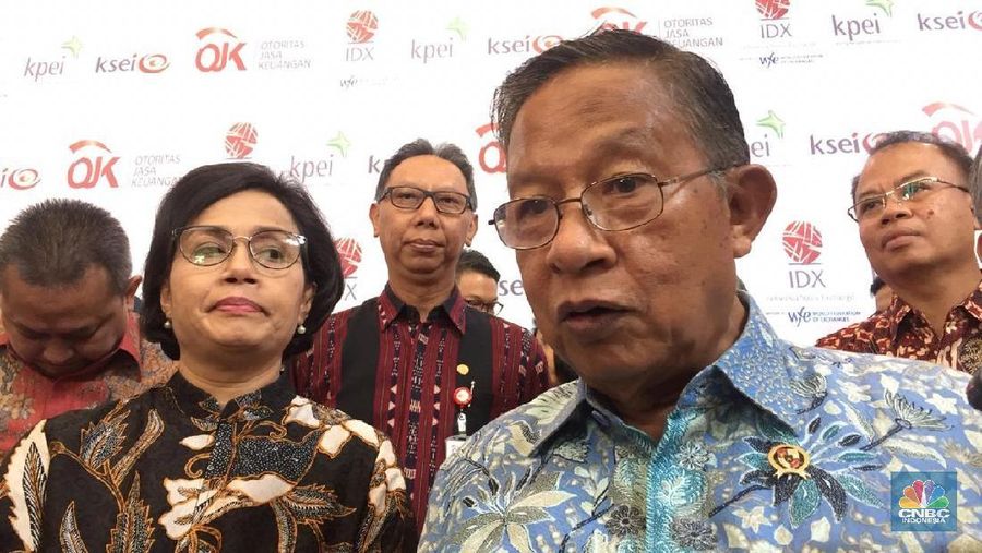 Darmin menekankan kuatnya pasar modal Indonesia, dan bagaimana upaya agar mendorong pasar modal lebih pro pada perusahaan kecil dan menengah.