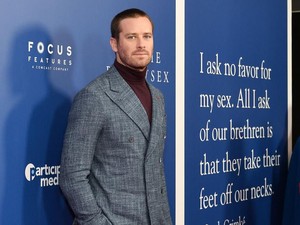 Armie Hammer Bantah Lakuin Kanibalisme dan Suka Minum Darah