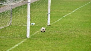 Kiper Klub Brasil Bikin Penyelamatan Aneh