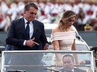 Presiden Brasil: Vaksin Covid Bisa Bikin Wanita Berjanggut