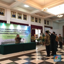 Kawal Pembentukan Bank BUMN Syariah, Jokowi Angkat 5 Pejabat