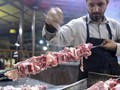 FOTO: Pesta Barbekyu di Tengah Amuk Perang Pakistan