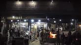 Sebuah kota perbatasan di Pakistan, Peshawar, mempertahankan reputasinya sebagai tempat terbaik untuk mendapatkan sajian barbeku di tengah perang berdarah yang melanda negara tersebut. (Photo by ABDUL MAJEED/AFP)