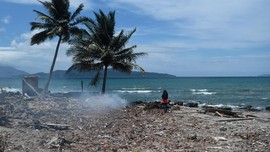Cerita Bocah Lolos dari Timbunan Puing Bangunan Usai Tsunami