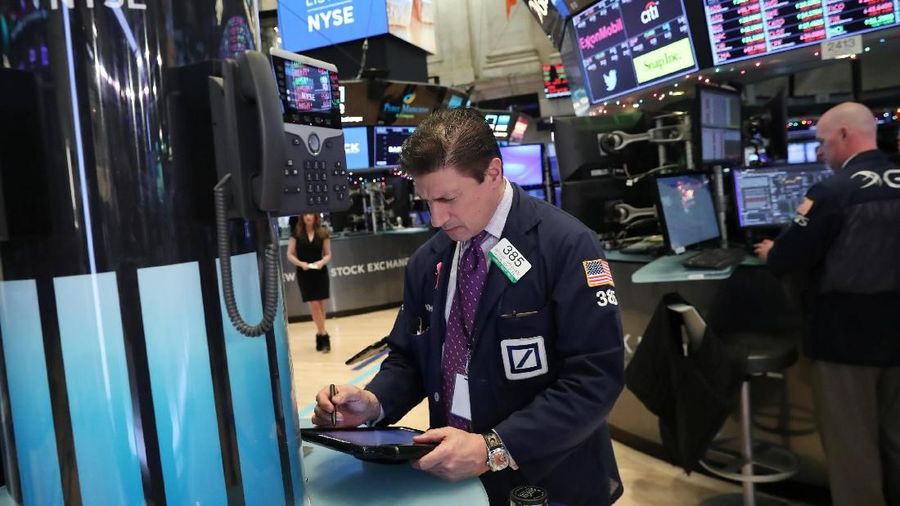 Banjir Sentimen Negatif, Wall Street Ambrol