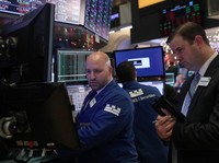 Wall Street Diguncang Buruknya Data Penjualan Ritel AS