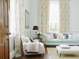 4 Tips Meletakkan Sofa di Depan Jendela Agar Tidak Menghalangi Cahaya