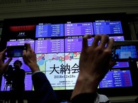 Kabar dari Vietnam Angkat Bursa Saham Jepang