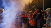 Setidaknya 750 orang ditahan saat ikut serta dalam demonstrasi besar-besaran di negara bagian Kerala untuk memprotes dua perempuan yang masuk ke Sabarimala. (REUTERS/Adnan Abidi)