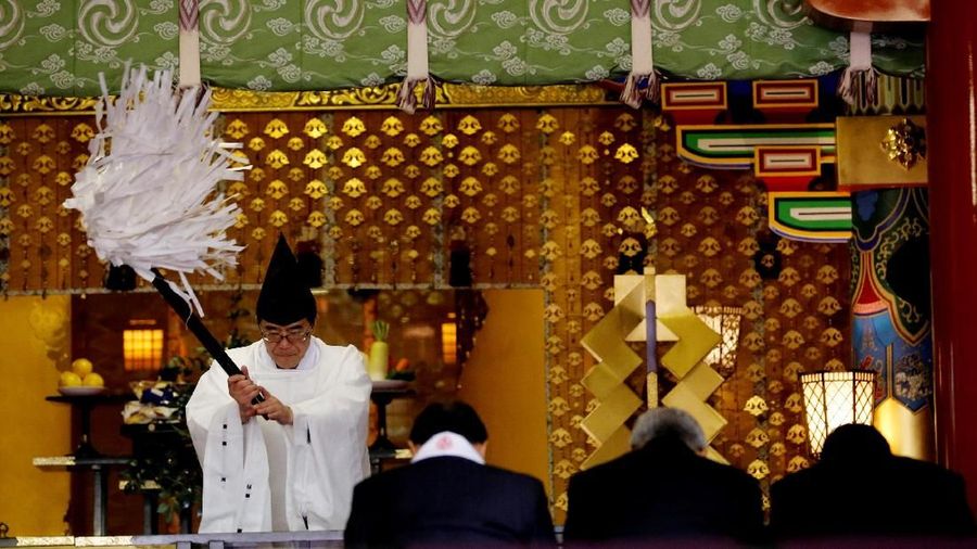 Tradisi ini dilakukan oleh mayoritas pekerja Jepang di hari kerja pertama setiap awal tahun.