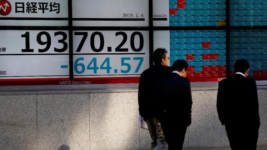 Hal tersebut membuat bursa saham Tokyo pulih terkoreksi tipis atau hingga berakhir nyaris datar, karena dolar menguat, sementara investor mencari sinyal baru.