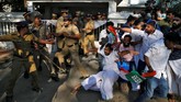 Pemerintah negara bagian Kerala menyatakan mereka hanya membantu penduduk yang ingin beribadah dan memenuhi tanggung jawab yang diberikan undang-undang. (REUTERS/Sivaram V)