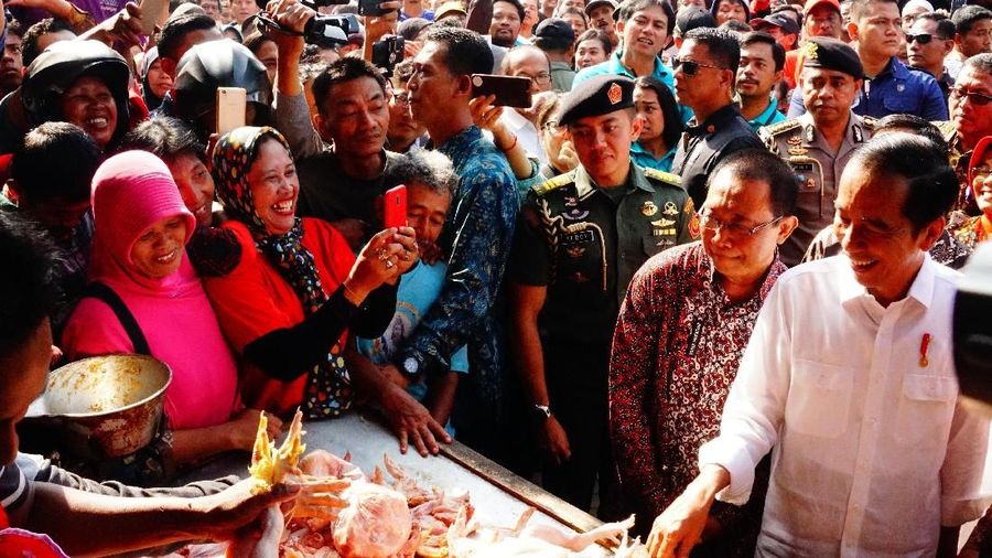 Dalam laporannya, BI menuliskan bahwa Indeks Keyakinan Konsumen (IKK) periode Februari 2019 turun 0,4 poin menjadi 125,1