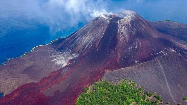 Status Anak Gunung Krakatau Turun Jadi Waspada - CNBC Indonesia