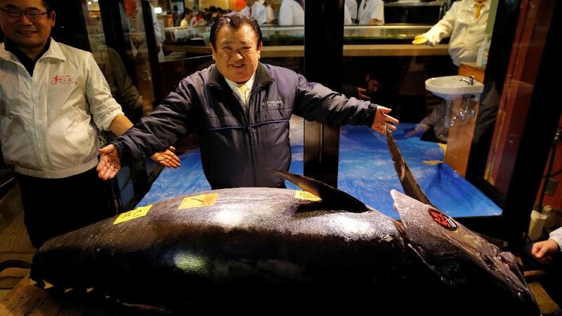 Pada lelang ini tercipta rekor baru penjualan ikan tuna raksasa dengan harga 333,6 juta yen atau sekitar Rp 43,7 miliar.