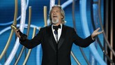 Aktor senior Jeff Bridges menerima penghargaan khusus the Cecil B. deMille Award dalam ajang Golden Globe Awards 2019. (Paul Drinkwater/NBC Universal/Handout via REUTERS)