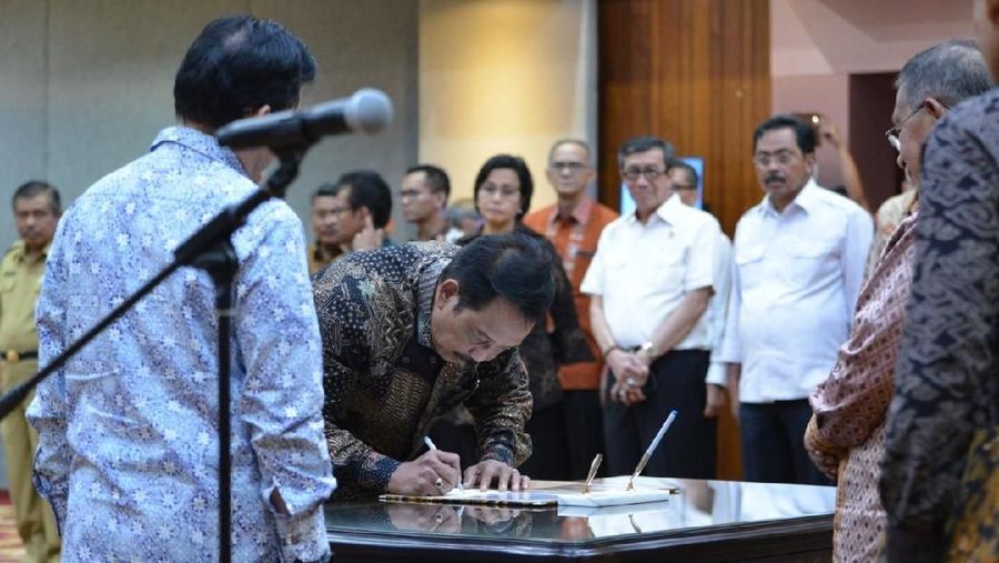 Edy menggantikan Lukita Dinarsyah Tuwo yang diberhentikan pada Desember 2018.