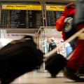 Sewa Rumah Mahal, Ratusan Warga Jadi Gembel Tidur di Bandara