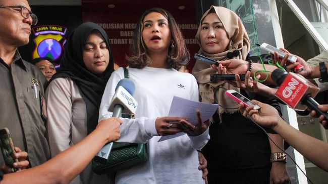 Jerat UU ITE untuk Vanessa Angel Dipersoalkan