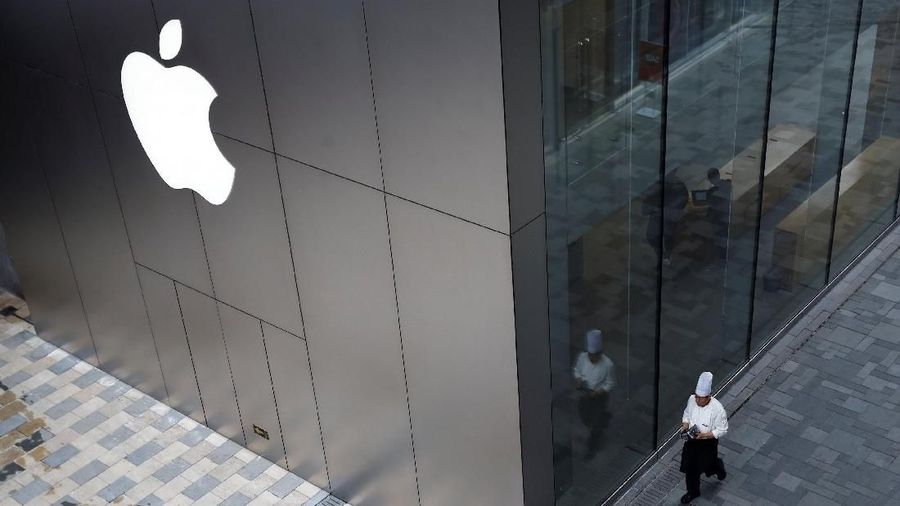 Perusahaan pembuat iPhone, Apple, sekarang memiliki uang tunai US$245 miliar (Rp 3.460 triliun).