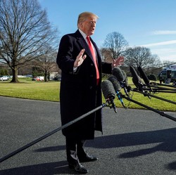 Demi Loloskan Dana Tembok Batas, Trump Sebut AS Alami Krisis