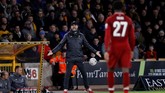 Klopp tampak kesal dengan Divock Origi. Ia dipasang bersama Daniel Sturridge dan Xherdan Shaqiri di lini depan. (Reuters/Carl Recine)