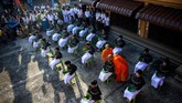 Peraturan bahwa biksu hanya boleh pria ini sudah diterapkan sejak 1928. Negara itu tidak mengenali bikkhuni atau novis wanita. (REUTERS/Athit Perawongmetha)