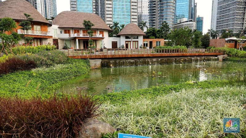 Hutan kota seluas 4,6 hektare yang dibangun di atas lahan bekas lapangan golf itu menjadi salah satu kawasan hijau rekreasi