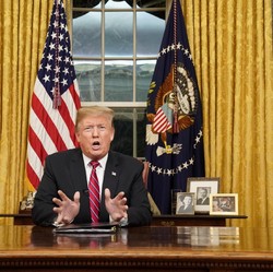 Penutupan Pemerintah AS Berlanjut, Trump Batal ke Davos