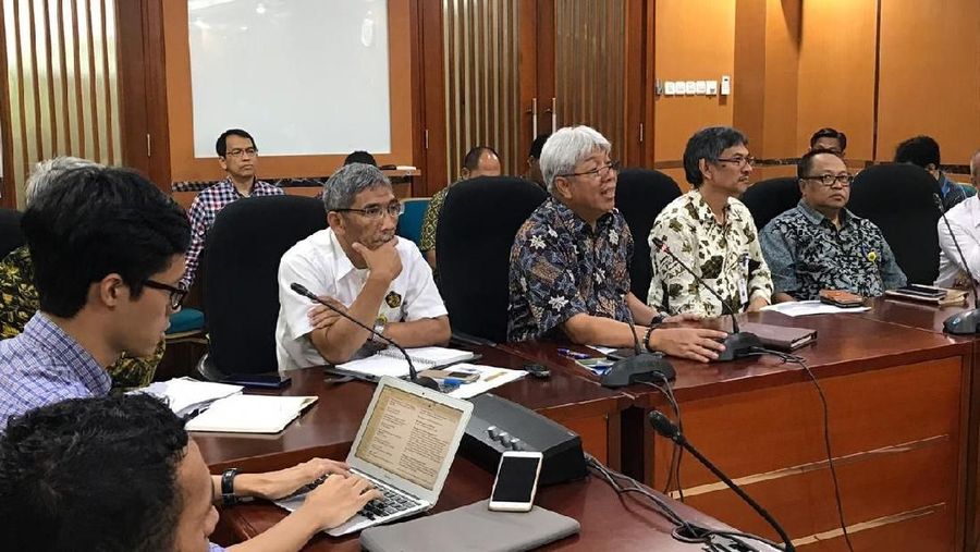 Realisasi investasi migas masih belum capai 50% target hingga Juli ini, tersendat harga komoditas. 