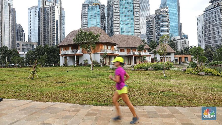 Hutan kota seluas 4,6 hektare yang dibangun di atas lahan bekas lapangan golf itu menjadi salah satu kawasan hijau rekreasi