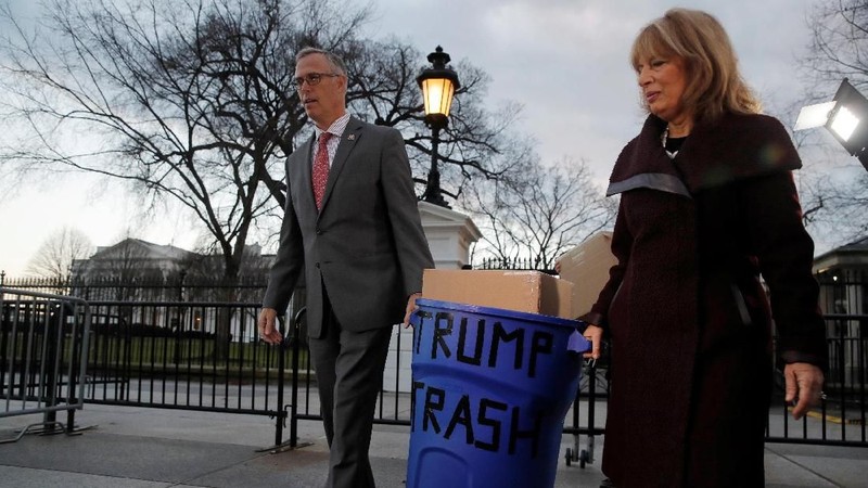 Aksi tersebut sebagai protes kepada Trump.