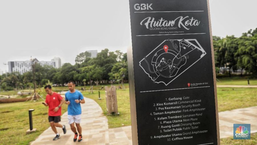 Hutan kota seluas 4,6 hektare yang dibangun di atas lahan bekas lapangan golf itu menjadi salah satu kawasan hijau rekreasi