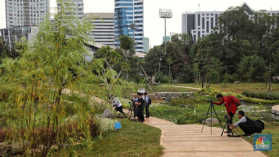 Hutan kota seluas 4,6 hektare yang dibangun di atas lahan bekas lapangan golf itu menjadi salah satu kawasan hijau rekreasi