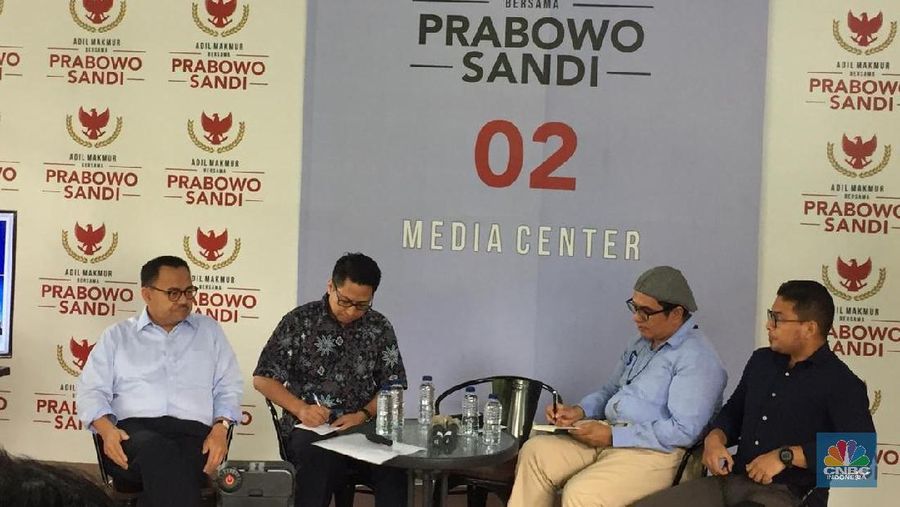 Fokus pertama adalah memperbaiki pondasi ekonomi Indonesia.