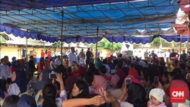 'Sentilan' Jokowi saat Kunjungi Nasabah Pinjaman Mekaar