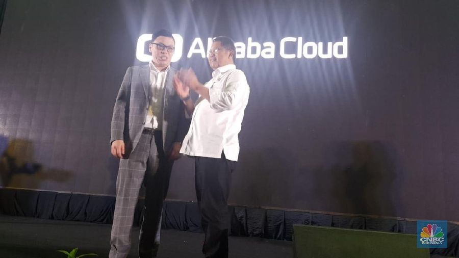 Revisi PP No 82 tentang data center menjadi kontroversi karena pemerintah izinkan data center ada di luar negeri.